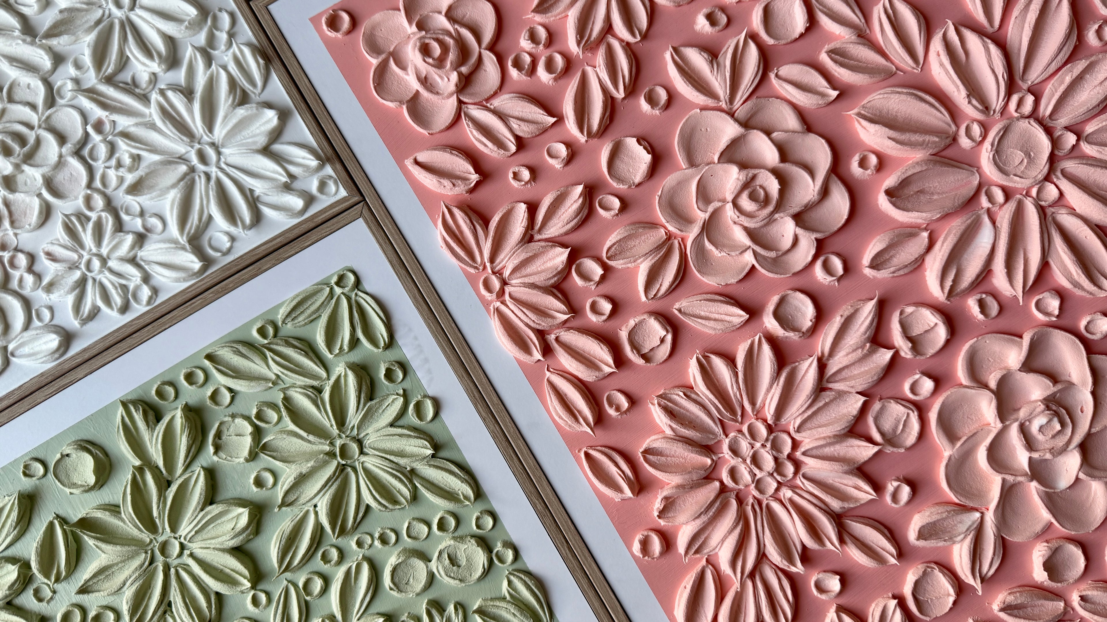 Handgefertigte 3D Strukturkunst von Sandra Lilian art aus der Schweiz n rose, salbei und weiss
